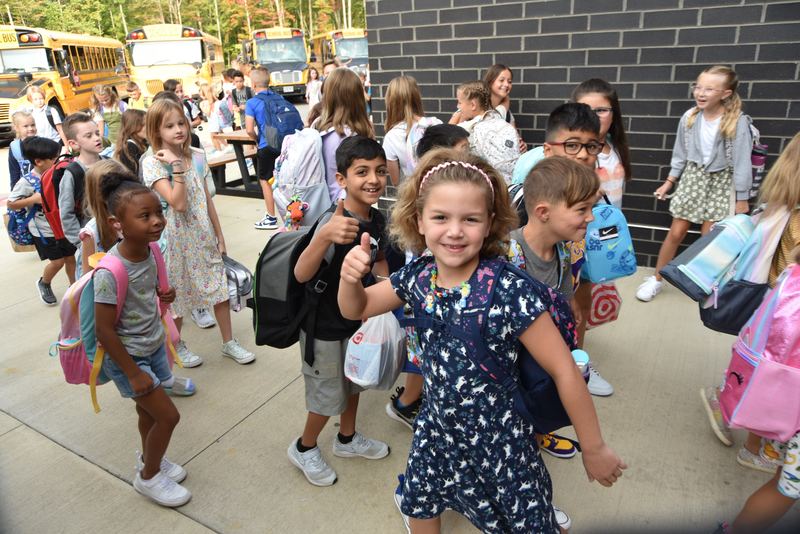 North Royalton Elementary School Students Welcomed Back With Smiles And ...